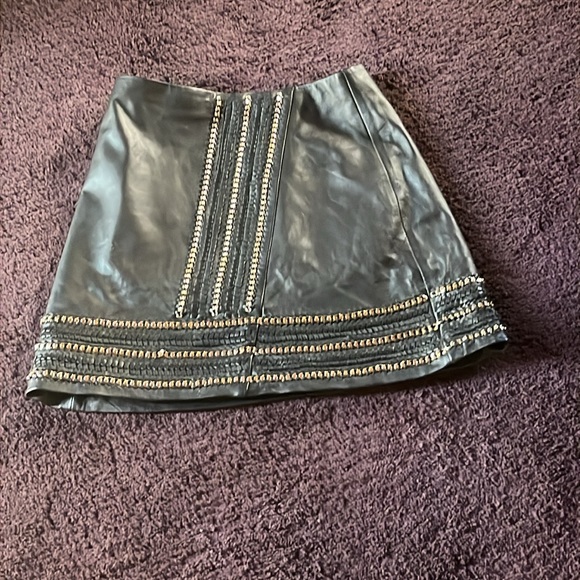 Alice + Olivia Leather Skirt Black "Jaya" Gold Chain Trim Accents Mini Skirt  0 - Picture 2 of 16